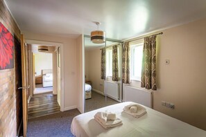 6 slaapkamers, een strijkplank/strijkijzer, gratis wifi, beddengoed