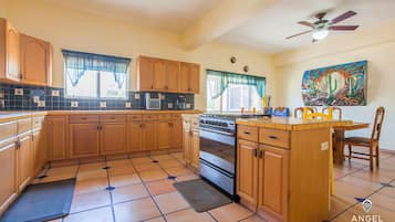 Comfort Apartment, 2 Bedrooms, Beachside | Dapur peribadi