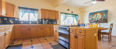Comfort Apartment, 2 Bedrooms, Beachside | Private kitchen