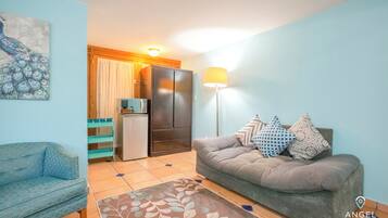 Comfort Studio, 1 Katil Ratu (Queen), Beachside | Ruang tamu | TV Pintar, perkhidmatan penstriman