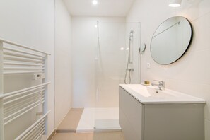 Hair dryer, towels - Coeur de Var - appt climatisé (Pontevès)