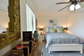 1 bedroom, desk, WiFi, bed sheets - New Unit 301, Toluca 98 (Dallas)