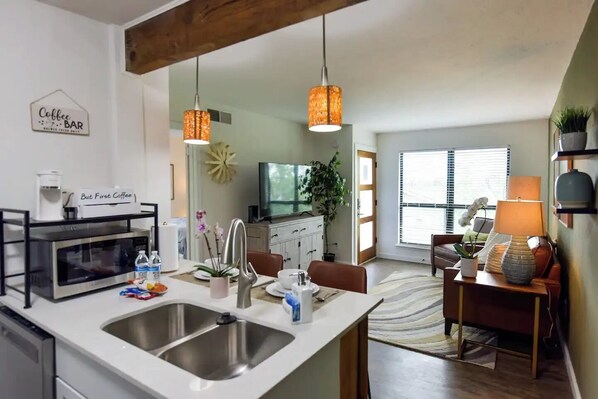 Interior - New Unit 301, Toluca 98 (Dallas)