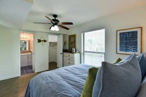 1 bedroom, desk, WiFi, bed sheets