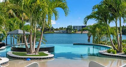 Lakefront Luxury Retreat – 7BR Paradise Escape