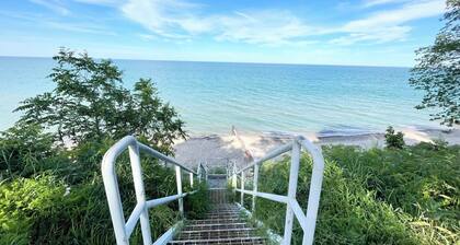 Cottage in Lexington with Lake view just 100 steps from the beach!!