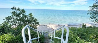 Cottage in Lexington with Lake view just 100 steps from the beach!!