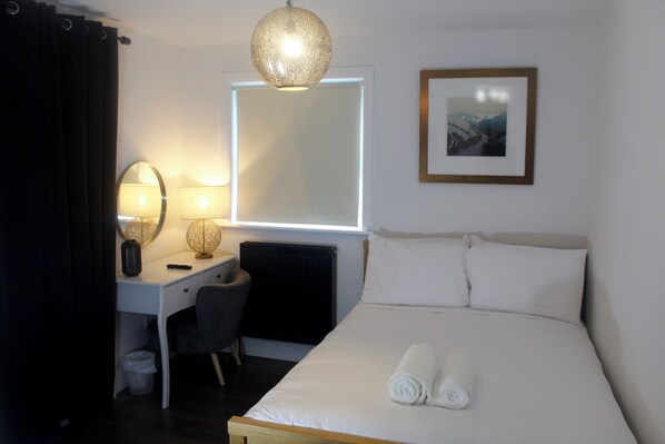 2 soverom, strykejern/-brett, reiseseng for barn og wi-fi (inkludert)