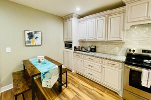 Fridge, microwave, oven, stovetop - Combo Duplex Sleeps 8 4BR/4BA (Nederland)