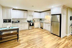 Fridge, microwave, oven, stovetop - Combo Duplex Sleeps 8 4BR/4BA (Nederland)