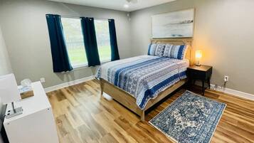 2 多间卧室、熨斗/熨衣板、WiFi、床单