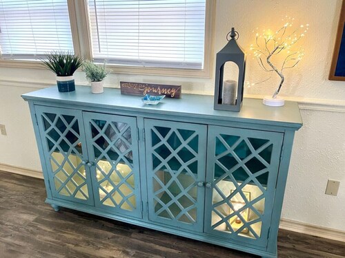 Cheerful Watercolors in 2BR Cottage