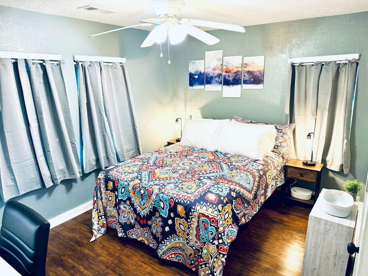 2 bedrooms, desk, iron/ironing board, WiFi