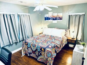 2 dormitorios, escritorio, tabla de planchar con plancha y wifi