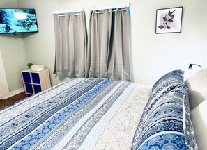 2 bedrooms, desk, iron/ironing board, WiFi - Relax & Unwind in 2BR 1BA Home in Quiet Neighborhood (Nederland)