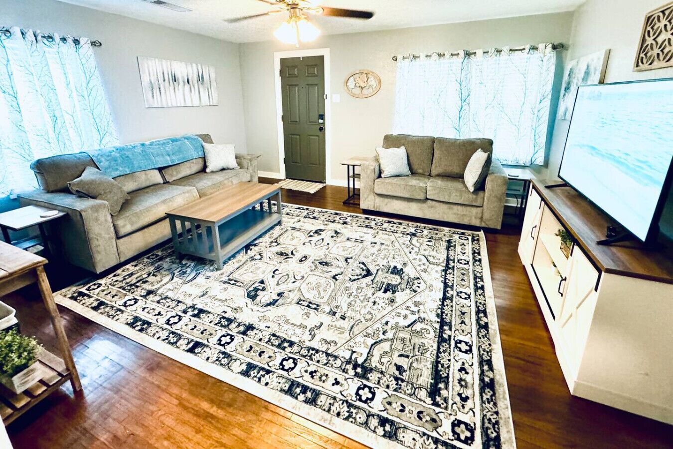 Televisión y oficina 