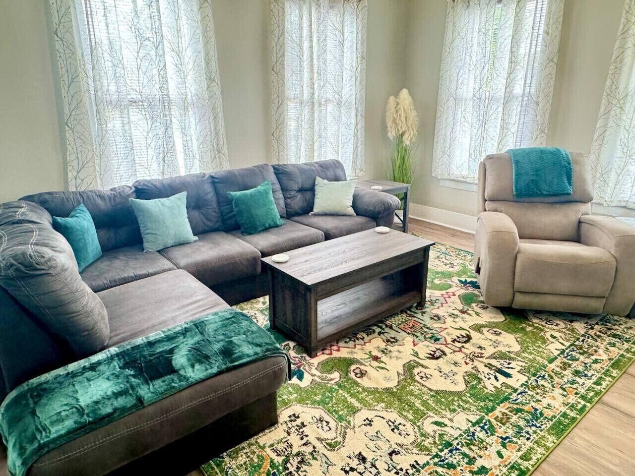 Televisión y oficina 