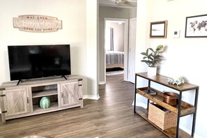 2 Schlafzimmer, Schreibtisch, Bügeleisen/Bügelbrett, WLAN