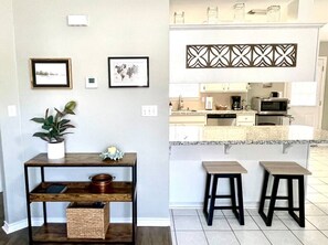 Fridge, microwave, oven, stovetop - Peaceful Haven 2BR 1BA in Quiet Neighborhood (Nederland)