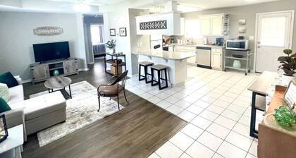 Peaceful Haven 2BR 1BA in Quiet Neighborhood