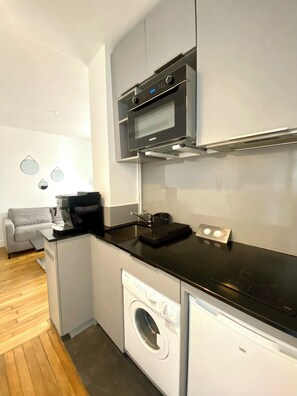 Private kitchen - 1 Bedroom Apartment in Paris (Paris)