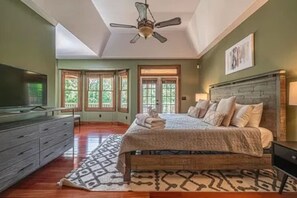 7 bedrooms, desk, iron/ironing board, free WiFi