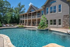 Unclassified image, 4 of 98, button