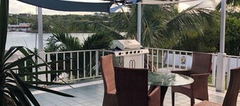 Turtle Cove Retreat| 3BR Coastal Haven w/ Balcony, Steps to Snorkeling