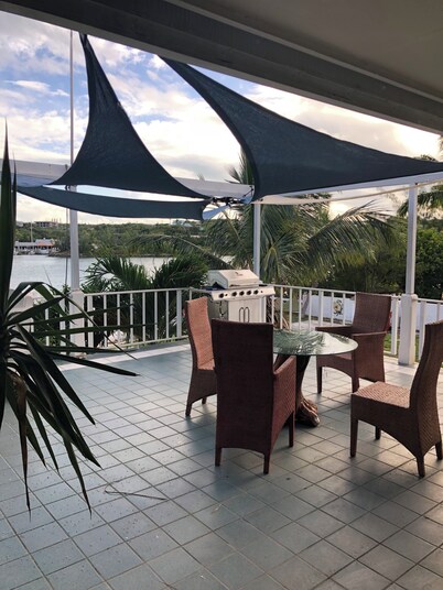 Turtle Cove Retreat| 3BR Coastal Haven w/ Balcony, Steps to Snorkeling