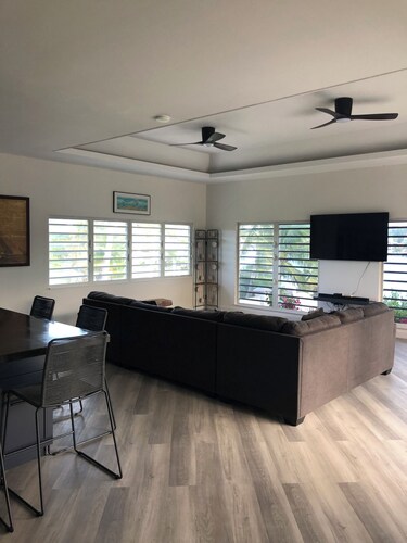 Turtle Cove Retreat| 3BR Coastal Haven w/ Balcony, Steps to Snorkeling