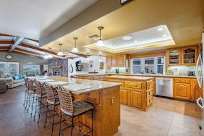 Fridge, microwave, oven, stovetop - Stunning Riverfront Home with Pool (Bullhead City)