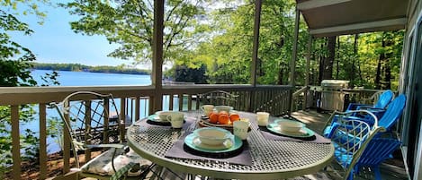 屋外ダイニングエリア