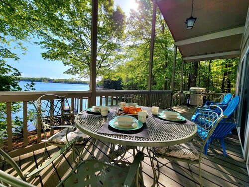 Dewitt -Cozy cabin in the woods- perfect for a small family and a dog near SML State Park