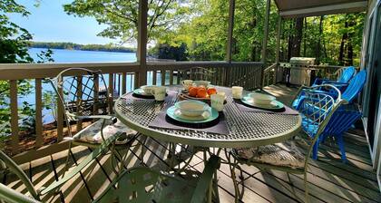 Dewitt -Cozy cabin in the woods- perfect for a small family and a dog near SML State Park