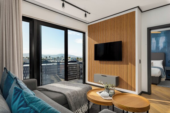 TV - Designer 1 Bedroom in New Development (Cape Town)