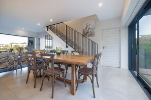 Dining - Luxurious 3BR House with Breathtaking Views (Cape Town)