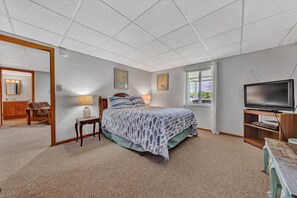 3 bedrooms, desk, free WiFi, bed sheets