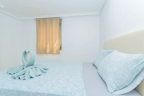 3 chambres, fer et planche à repasser, Wi-Fi gratuit, draps fournis