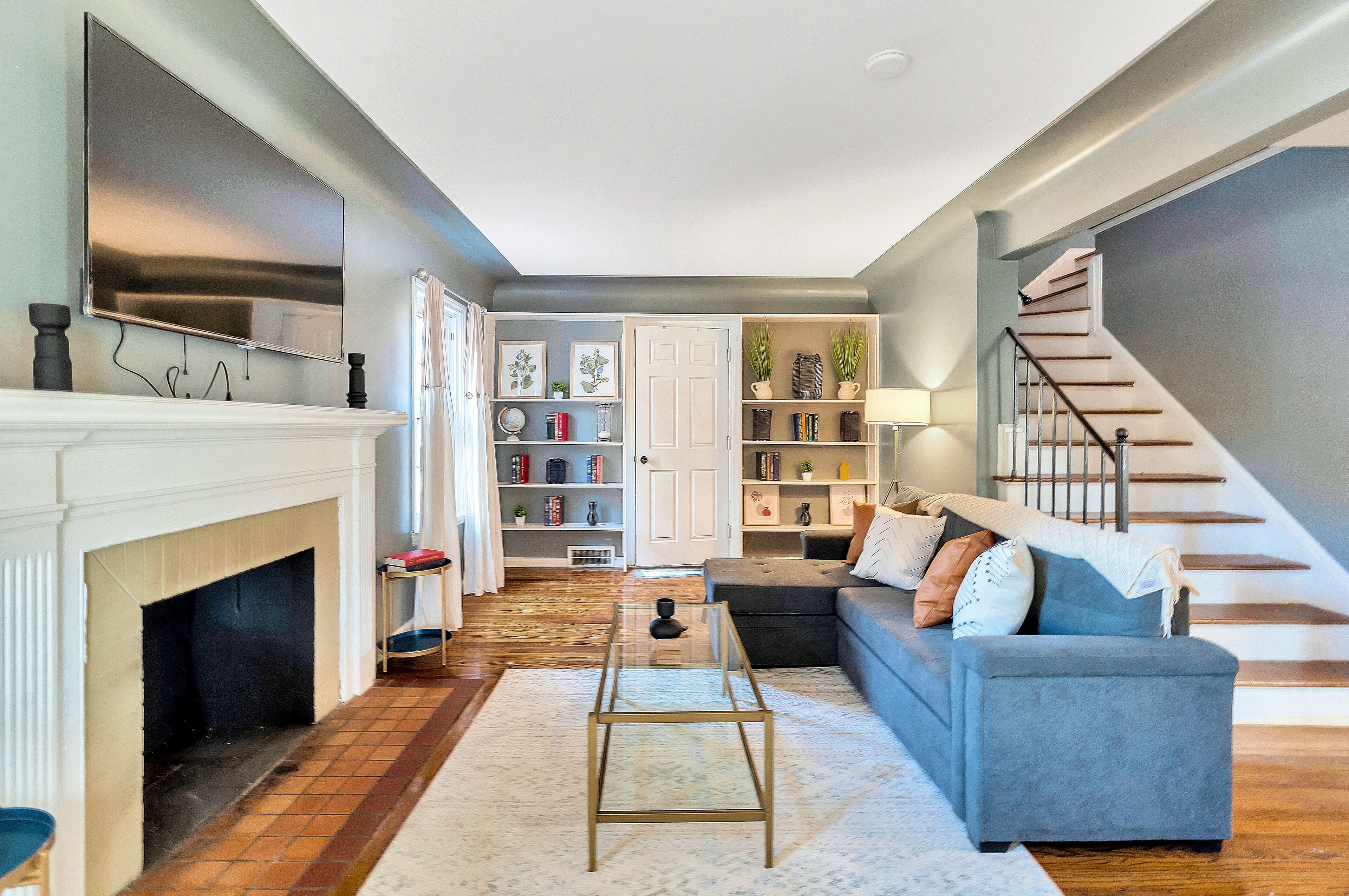 Charming Colonial Home in calm neighborhood