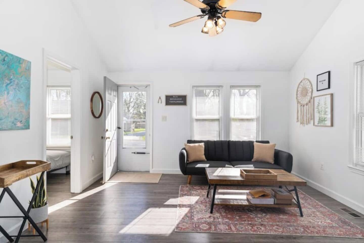 This house is a 2 bedroom(s), 1 bathrooms, located in Southfield, MI.