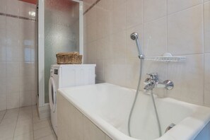 Apartment | Bathroom - Casa Antonelli by Wonderful Italy (Turin)