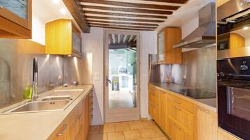 Mikrobølgeovn, opvaskemaskine, kaffe-/temaskine