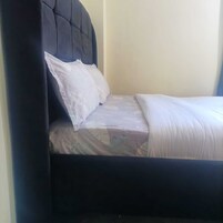 Decoración personalizada, muebles diferentes y wifi gratis 