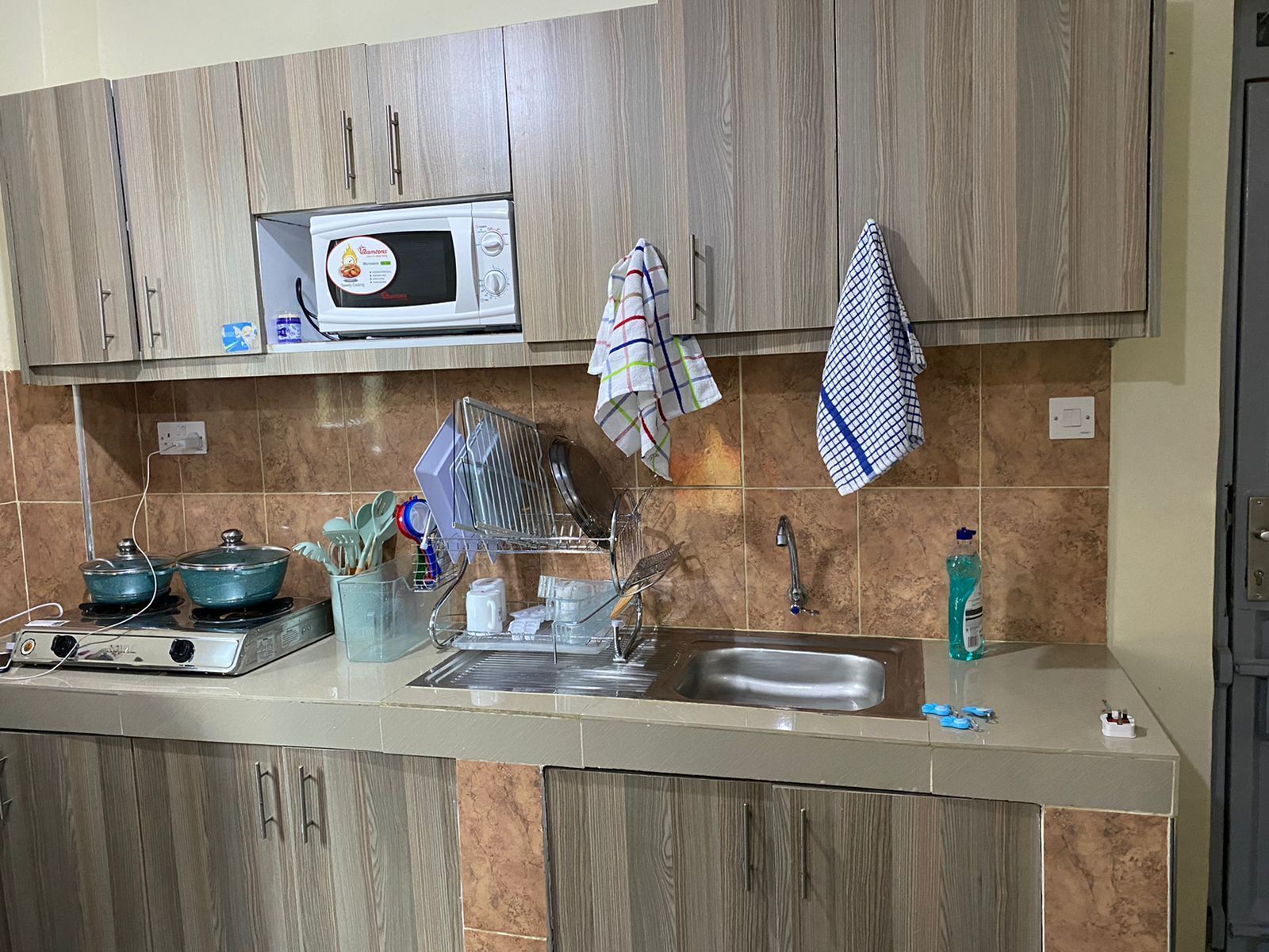 City Studio | Private kitchen | Fridge, microwave, cookware/dishes/utensils