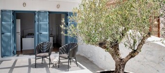 PositiveSpace Kalamata Heights - luxury and history with a view