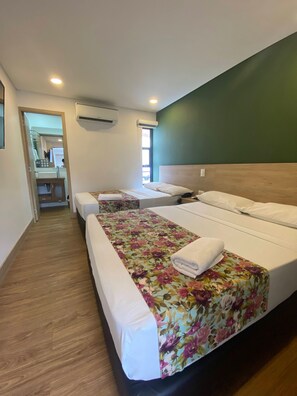 Kamar Quadruple Basic | Wi-Fi gratis