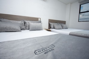 Habitación triple estándar | 1 habitación, ropa de cama hipoalergénica, escritorio y wifi gratis