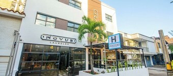 Novus Laureles