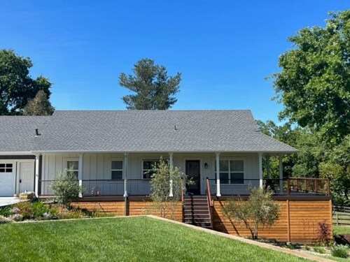 Backyard Wine Country Guest Cottage - Acorn Oaks