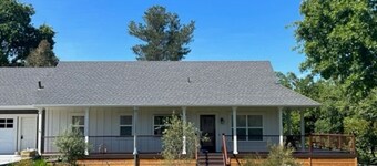 Backyard Wine Country Guest Cottage - Acorn Oaks